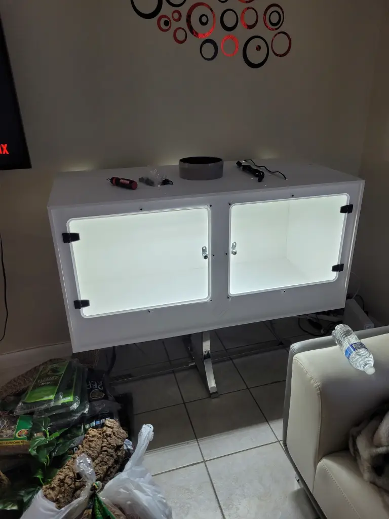 blackbox-xt4-white-reptile-enclosure-48x24x24-permshelf-RHP-LED-empty.webp